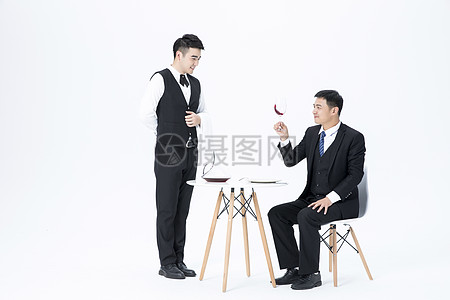 服務員服務品酒